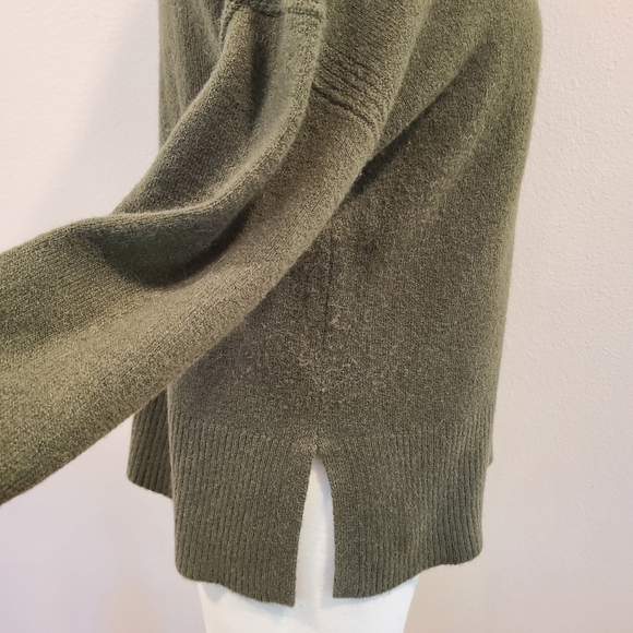 J Crew Turtleneck Olive Green Sweater in Supersoft Yarn - Picture 4 of 6